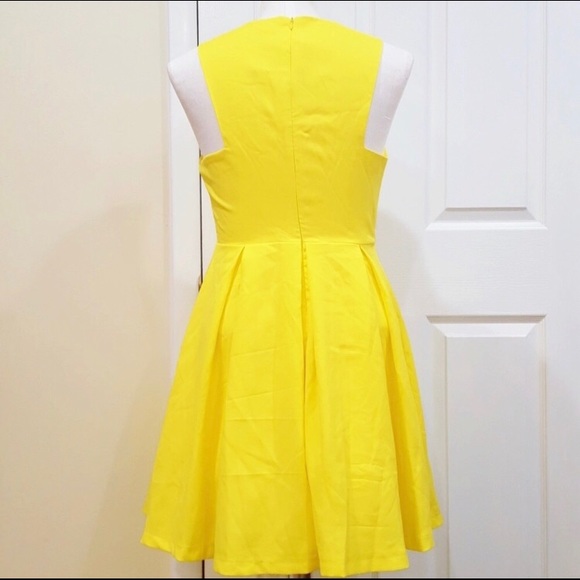 Beautiful yellow dress! - Picture 2 of 6
